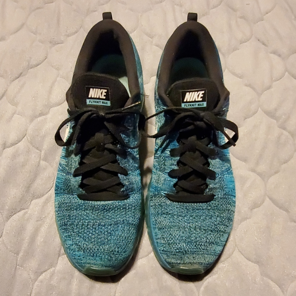 Nike Flyknit Max - Picture 3 of 8